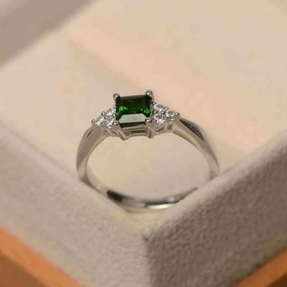Emerald Ring - Picture 3 of 4